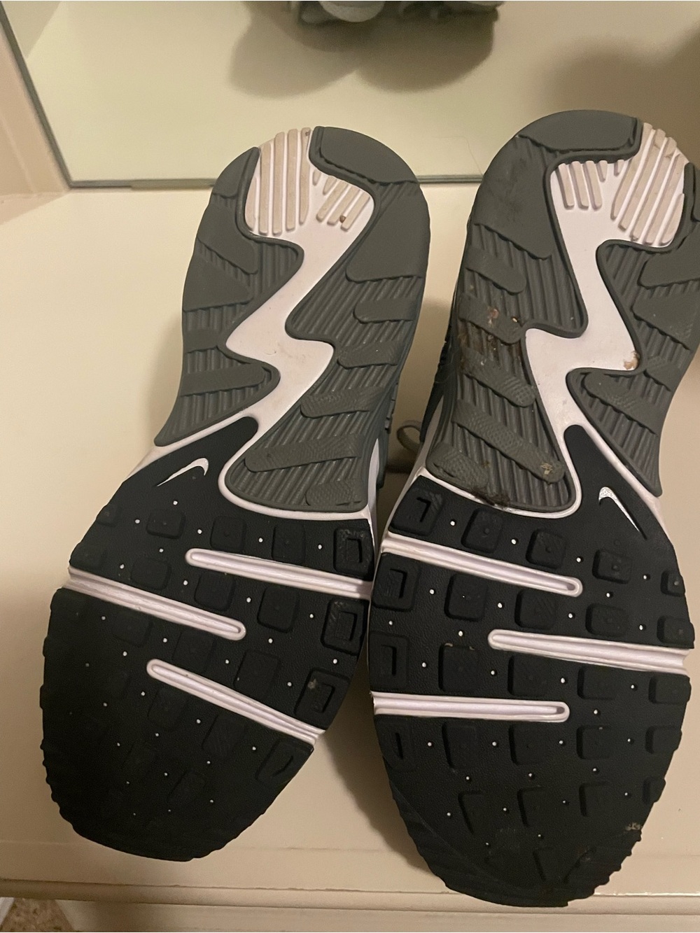 Nike Air Max Sneakers - Womens (EUC) - Picture 6 of 6